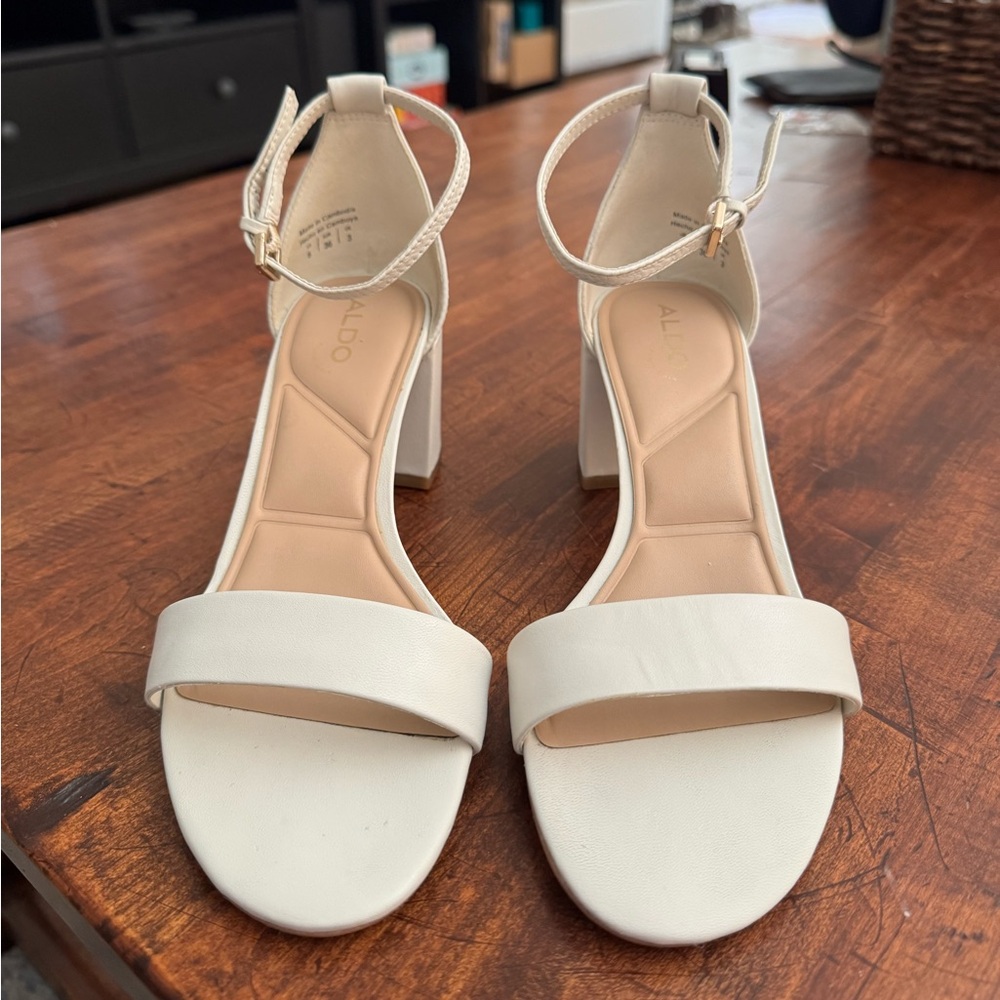 ALDO Pristine Heel 2.5” White Size 6
